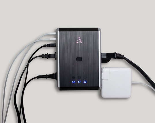 Austere Vll Series Power 4-Outlet With Omniport USB & 45W USB-C PD Port - Black - Austere Vll Series Power 4-Outlet With Omniport USB & 45W USB-C PD Port  - Detailshot 3