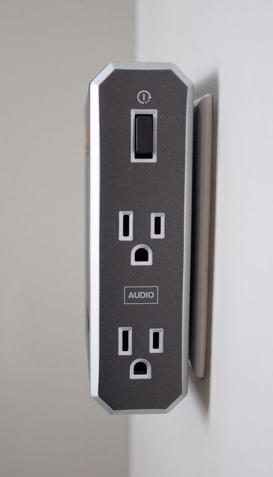 Austere Vll Series Power 4-Outlet With Omniport USB & 45W USB-C PD Port - Black - Austere Vll Series Power 4-Outlet With Omniport USB & 45W USB-C PD Port  - Right