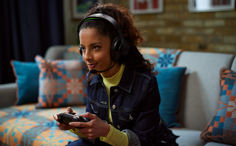 Vivez le jeu en direct avec le Son Signature JBL QuantumSOUND