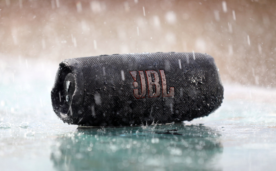 JBL CHARGE Portable Bluetooth Speaker with IP67 Waterproof and USB Charge out Black