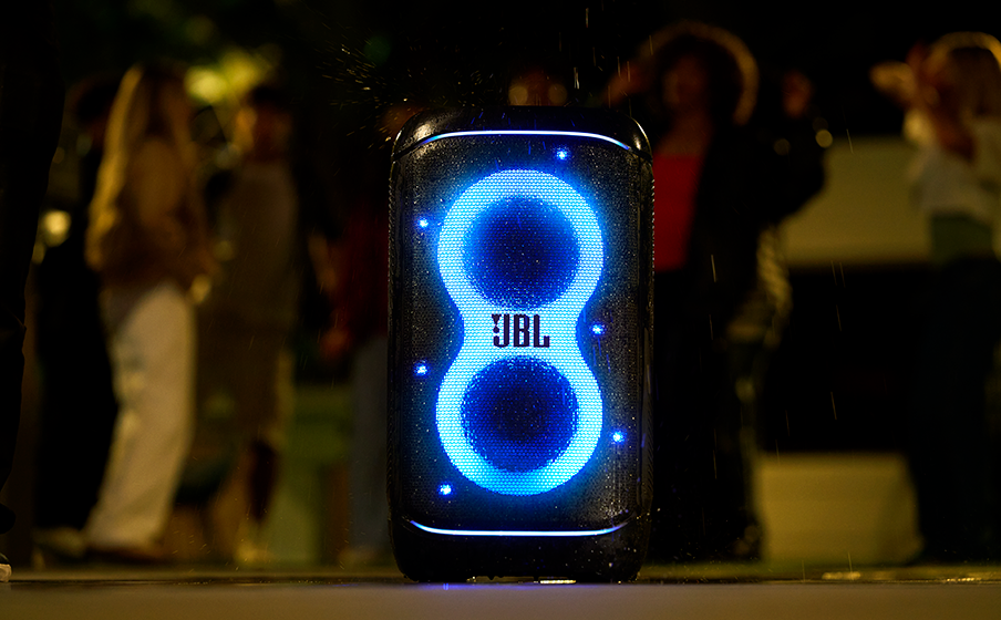 JBL PartyBox 520 | Portable battery-powered party speaker with