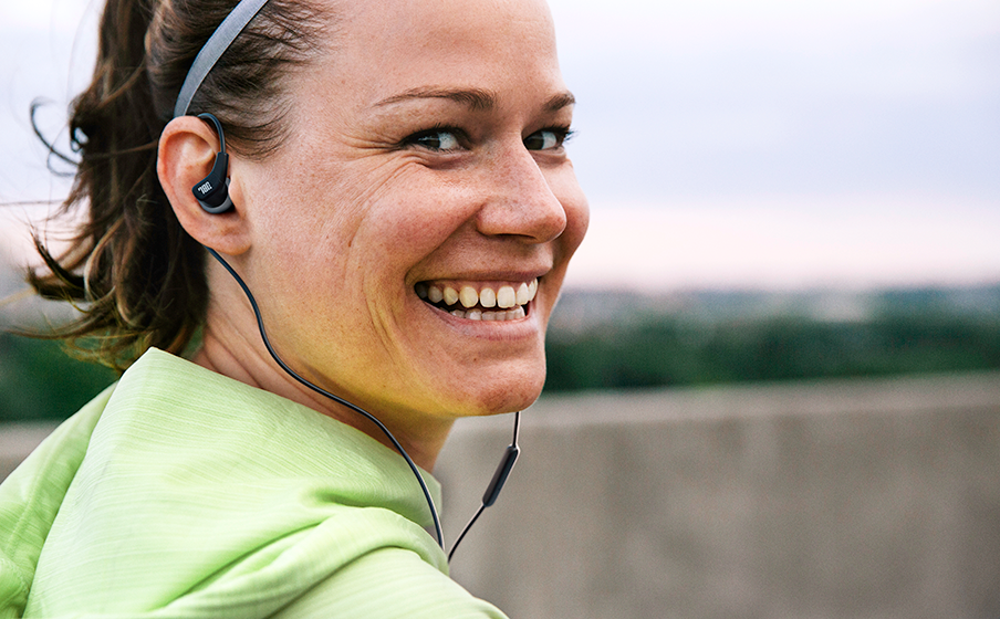 FlipHook™ technology for versatile wearing style