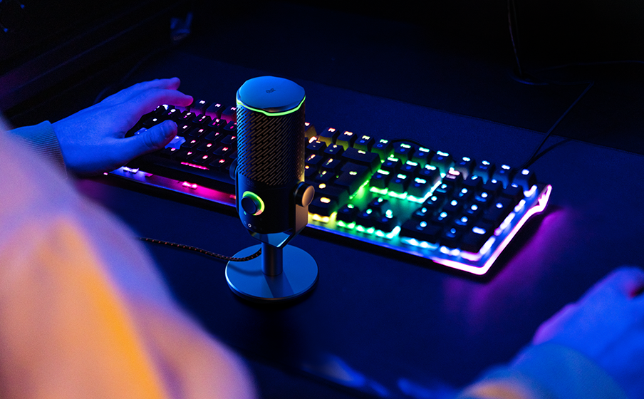 JBL Quantum Stream Studio | Quad pattern premium USB microphone for  streaming, recording and gaming