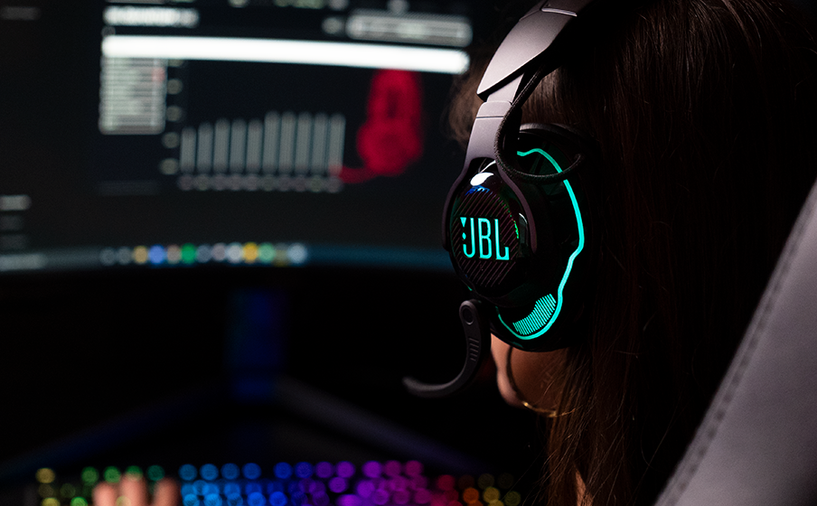 Be at the center of the game with Hi-Res certified JBL QuantumSOUND Signature